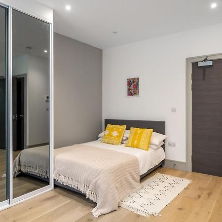 Modern London City Apartment - Victoria Line ภายนอก รูปภาพ