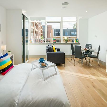 Modern London City Apartment - Victoria Line ภายนอก รูปภาพ