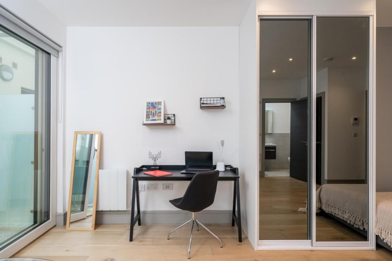 Modern London City Apartment - Victoria Line ภายนอก รูปภาพ
